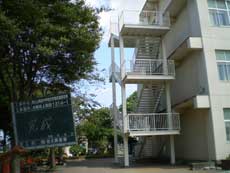 学校の階段塗替え施工例